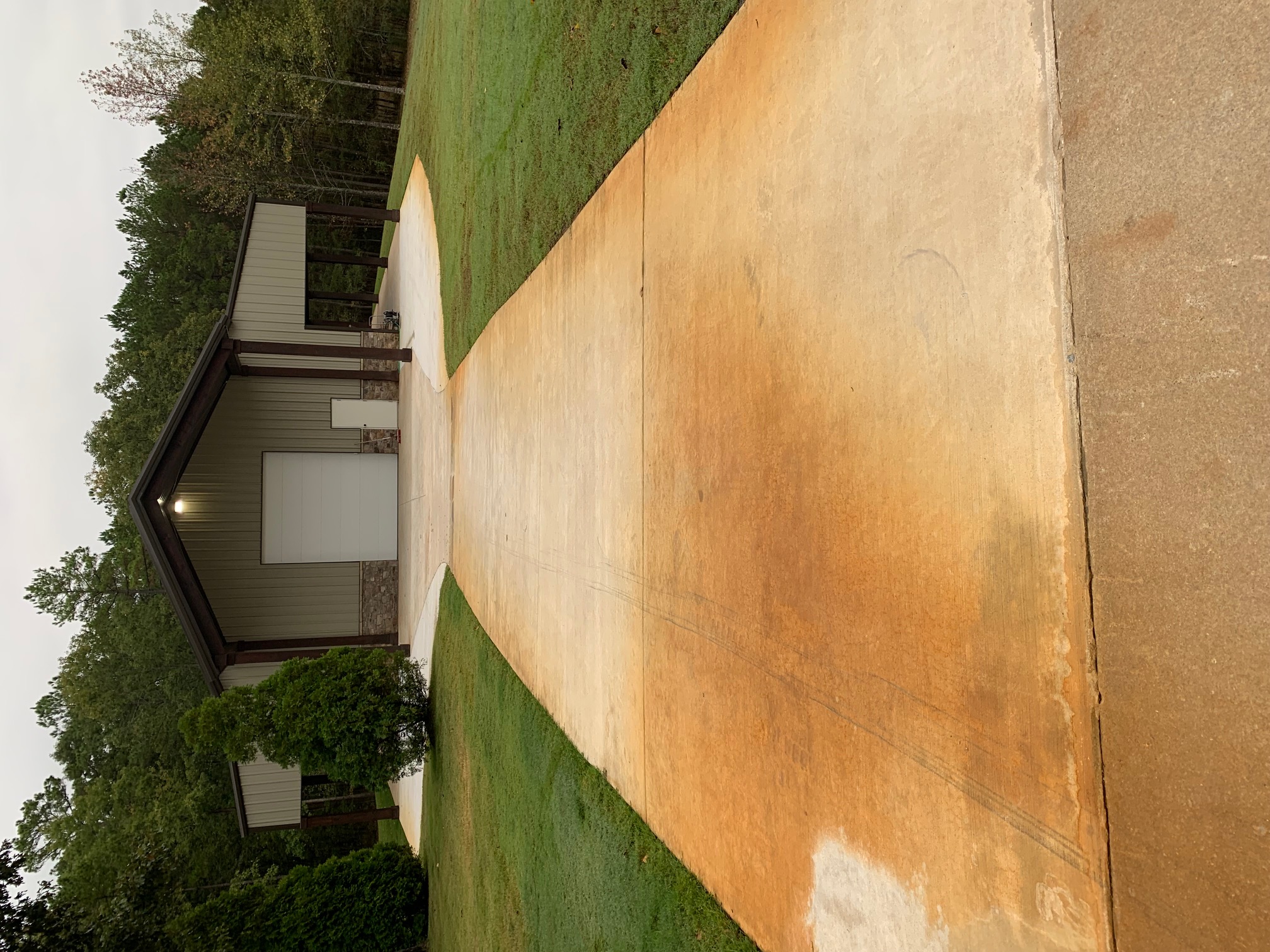 Driveway Washing Transformation and Rust Removal in West Little Rock, AR